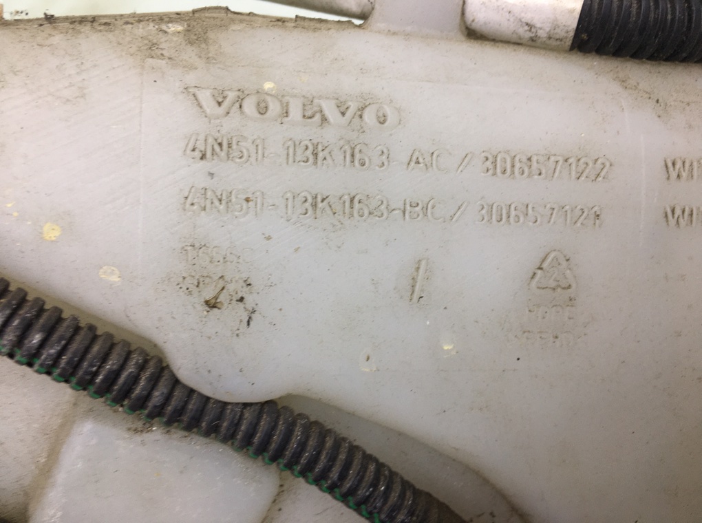 Бачок омывателя бу для Volvo V50  2.0 TD,  2005 г.