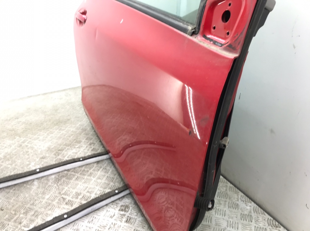 Дверь передняя правая бу для Toyota Yaris XP9 1.0 i,  2007 г.
