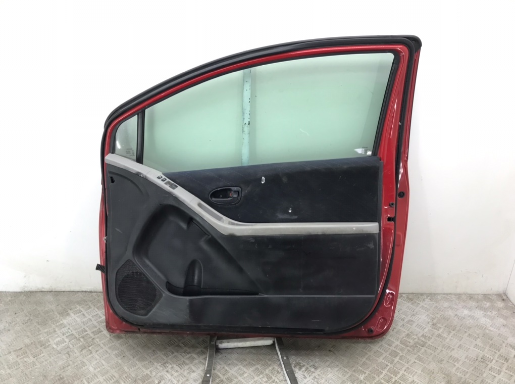 Дверь передняя правая бу для Toyota Yaris XP9 1.0 i,  2007 г.