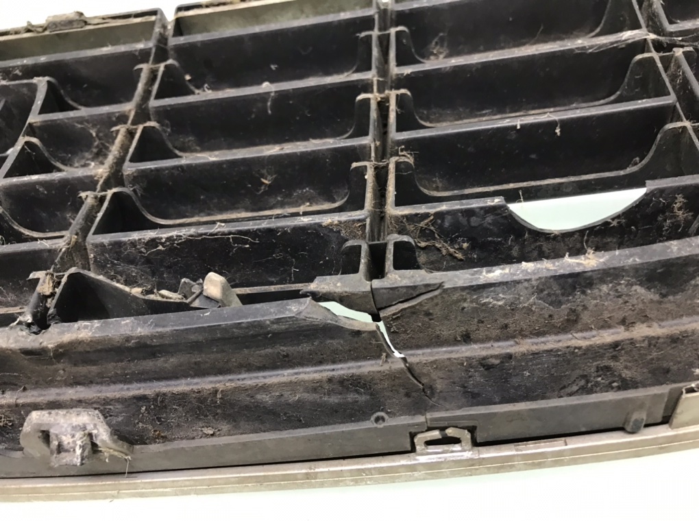 Решетка радиатора бу для Volvo S40  2.0 TD,  2007 г.