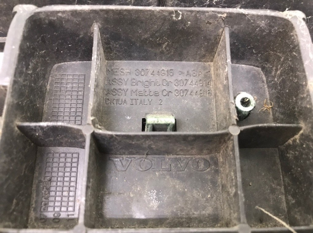 Решетка радиатора бу для Volvo S40  2.0 TD,  2007 г.