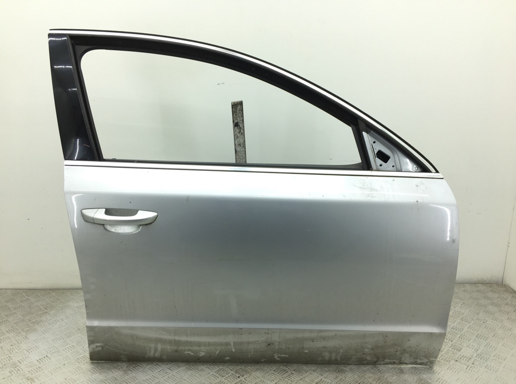 Дверь передняя правая бу для Skoda Superb 2.0 TDi, 2010 г.