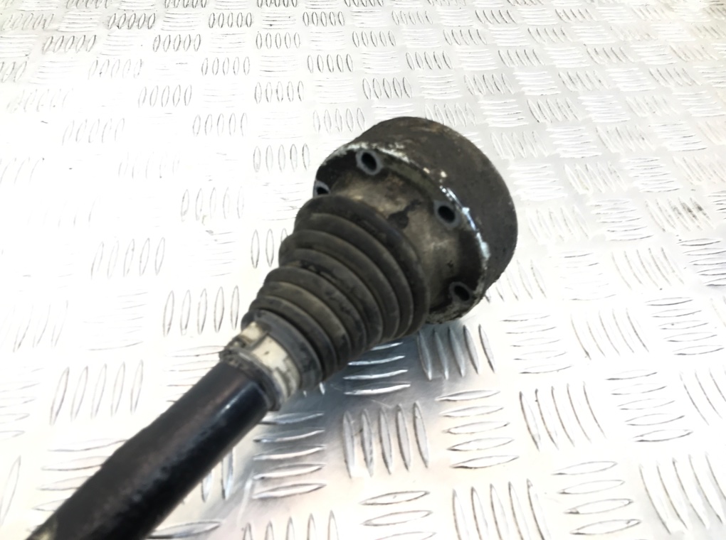 Полуось передняя левая (приводной вал, ШРУС) бу для Volkswagen Caddy 2.0 SDi, 2010 г. Полуось передняя левая (приводной вал, ШРУС) бу для Volkswagen Caddy 2.0 SDi, 2010 г.