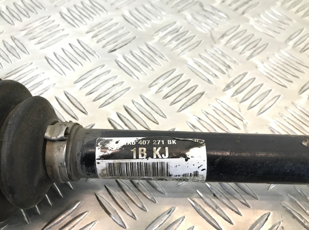 Полуось передняя левая (приводной вал, ШРУС) бу для Volkswagen Caddy 2.0 SDi, 2010 г. Полуось передняя левая (приводной вал, ШРУС) бу для Volkswagen Caddy 2.0 SDi, 2010 г.