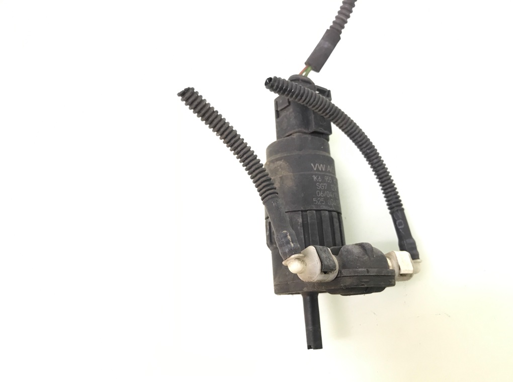 Насос (моторчик) омывателя стекла бу для Volkswagen Scirocco 2.0 TDi, 2010 г.