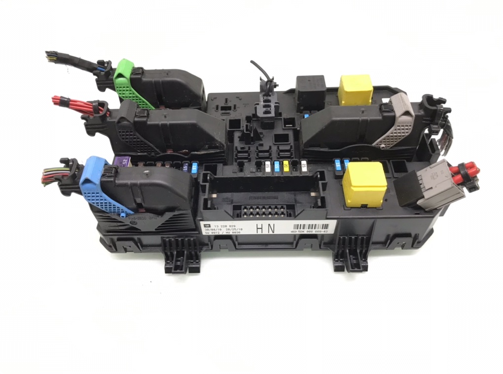 Блок предохранителей бу для Opel Zafira B 1.9 CDTi, 2010 г.