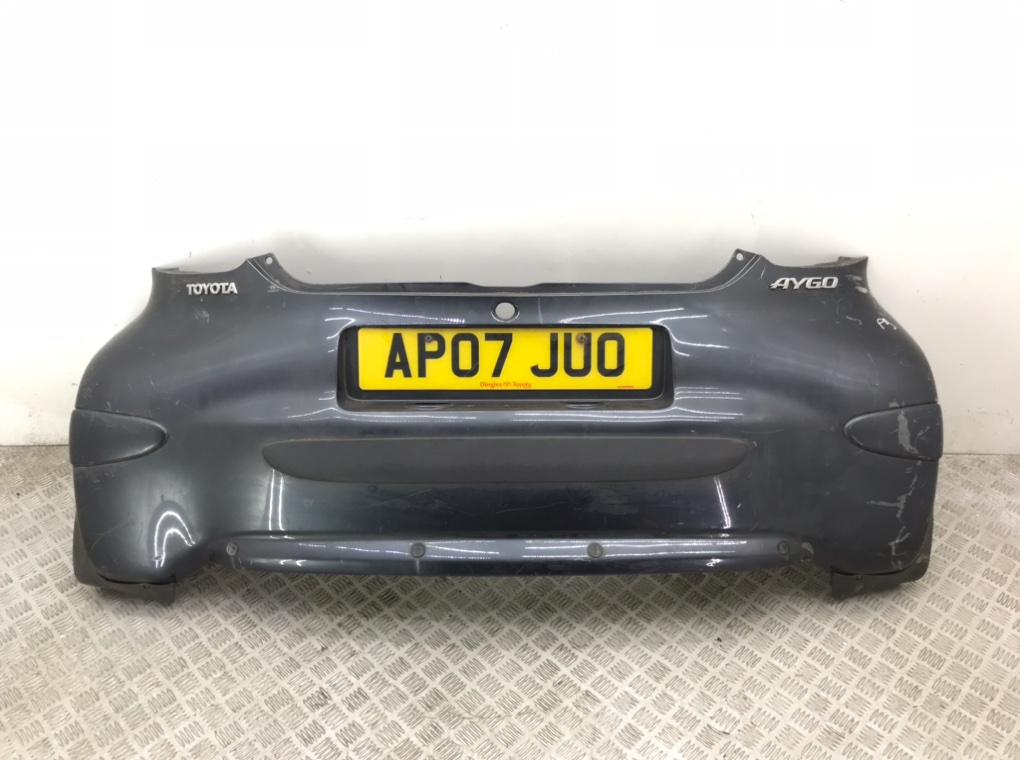 Бампер задний бу для Toyota Aygo 1.0 i, 2007 г.