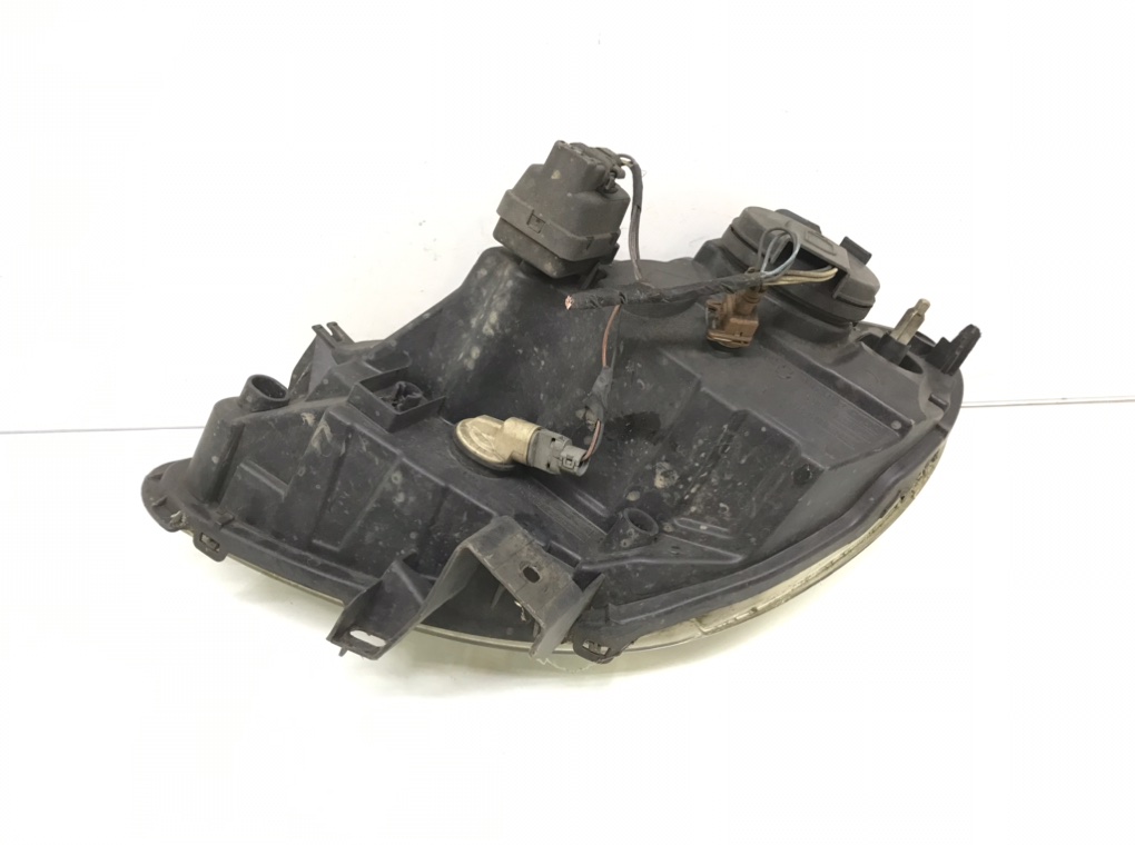 Фара правая бу для Nissan Kubistar  1.5 DCi,  2005 г.