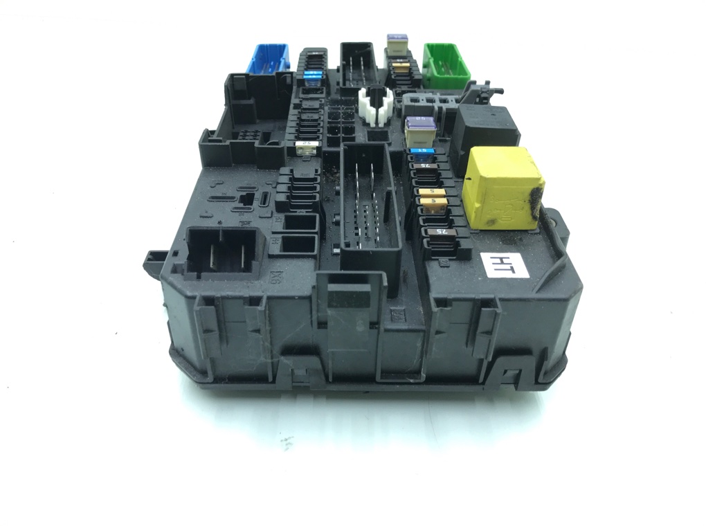 Блок предохранителей бу для Opel Astra H 1.6 i, 2006 г. Блок предохранителей бу для Opel Astra H 1.6 i, 2006 г.