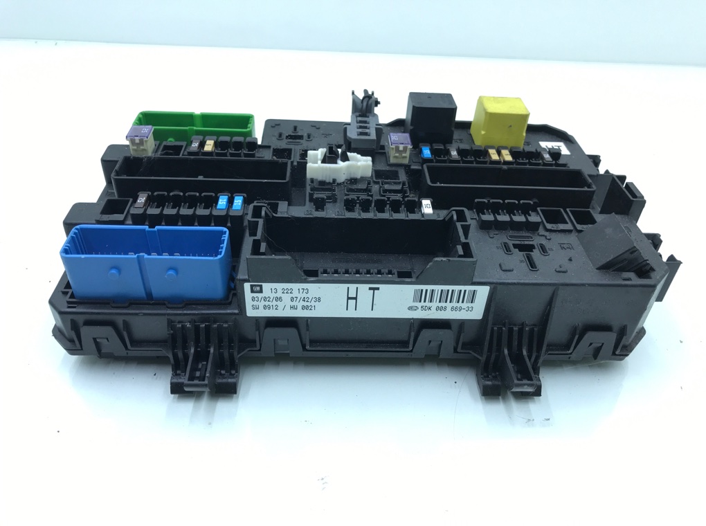 Блок предохранителей бу для Opel Astra H 1.6 i, 2006 г. Блок предохранителей бу для Opel Astra H 1.6 i, 2006 г.