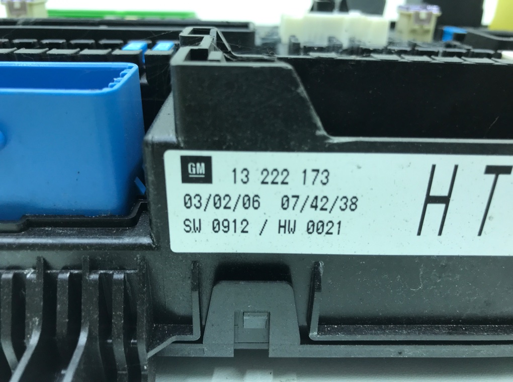 Блок предохранителей бу для Opel Astra H 1.6 i, 2006 г. Блок предохранителей бу для Opel Astra H 1.6 i, 2006 г.