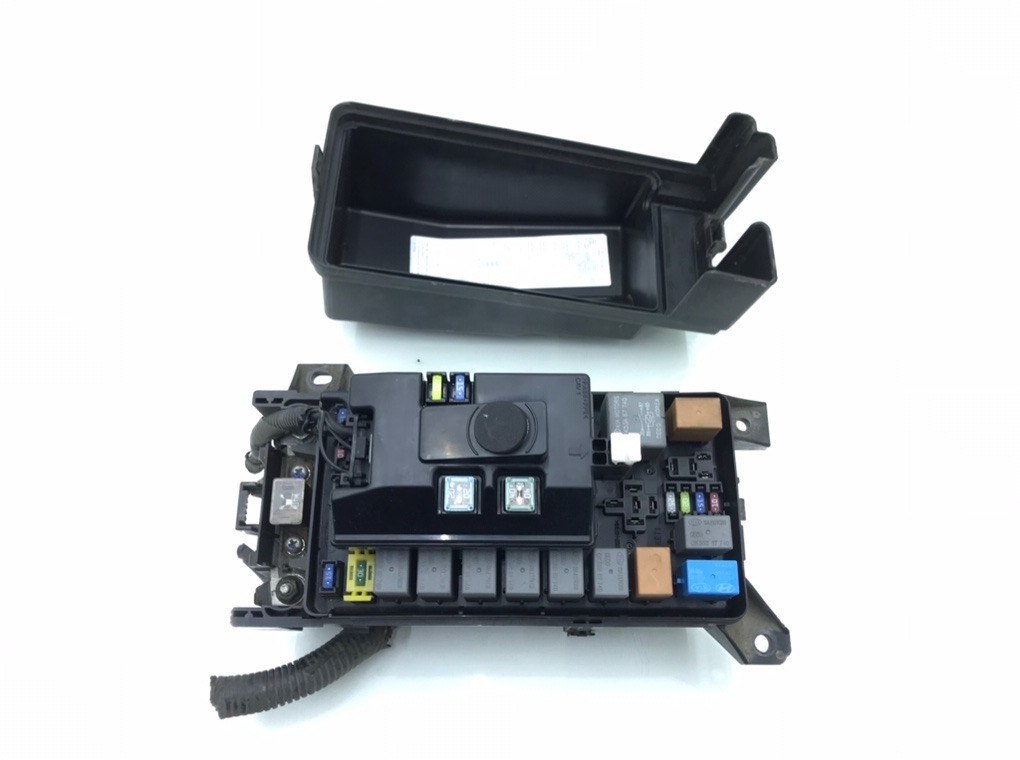 Блок предохранителей бу для Kia Sorento 2.5 CRDi, 2008 г.