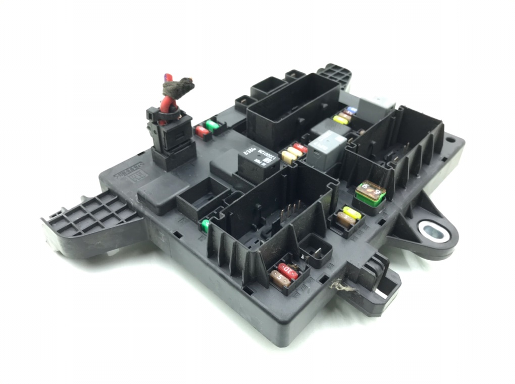 Блок предохранителей бу для Opel Astra J 1.7 CDTi, 2010 г.