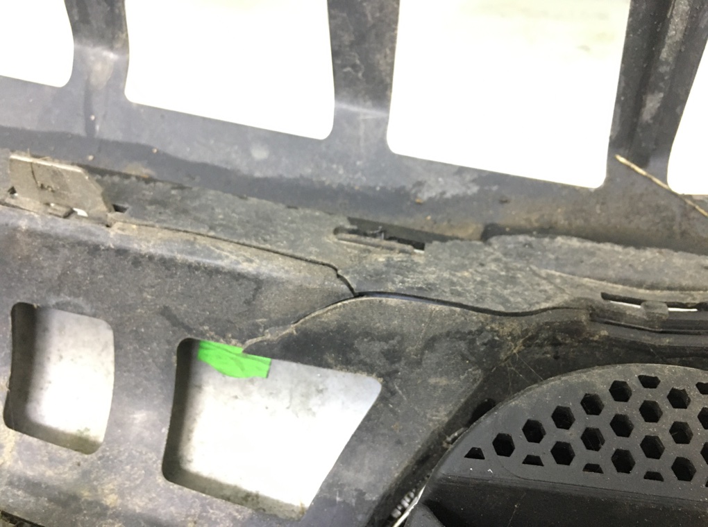 Решетка радиатора бу для Opel Astra J 1.6 i,  2010 г.