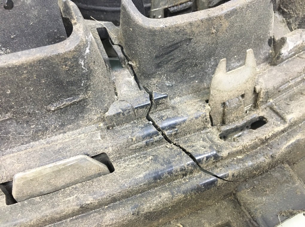 Решетка радиатора бу для Opel Astra J 1.6 i,  2010 г.