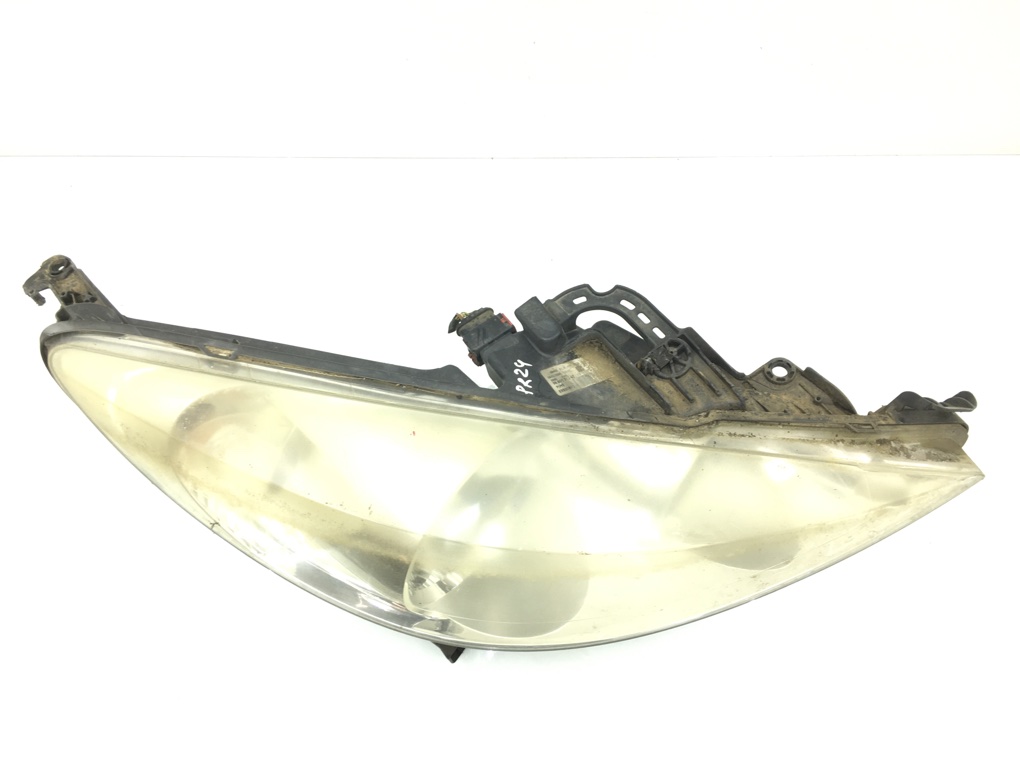 Фара правая бу для Peugeot 207  1.4 i,  2009 г.
