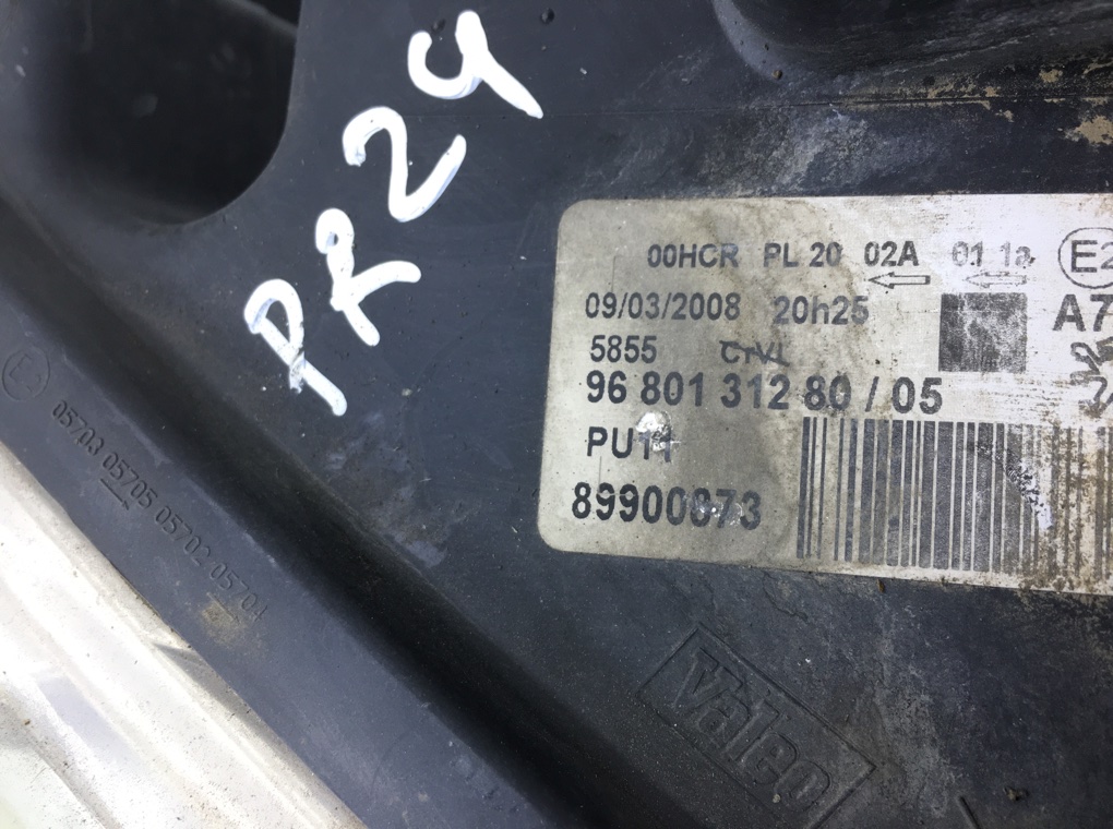 Фара правая бу для Peugeot 207  1.4 i,  2009 г.