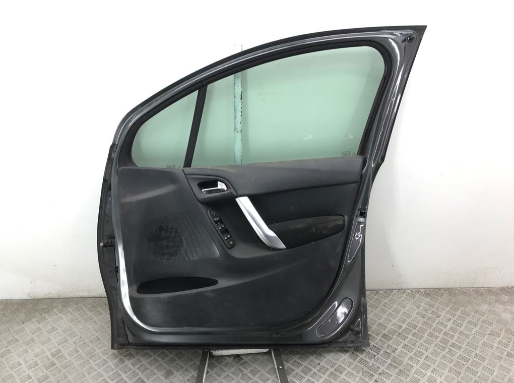 Дверь передняя правая бу для Citroen C3 2 1.6 HDi, 2012 г. Дверь передняя правая бу для Citroen C3 1.6 HDi, 2012 г.