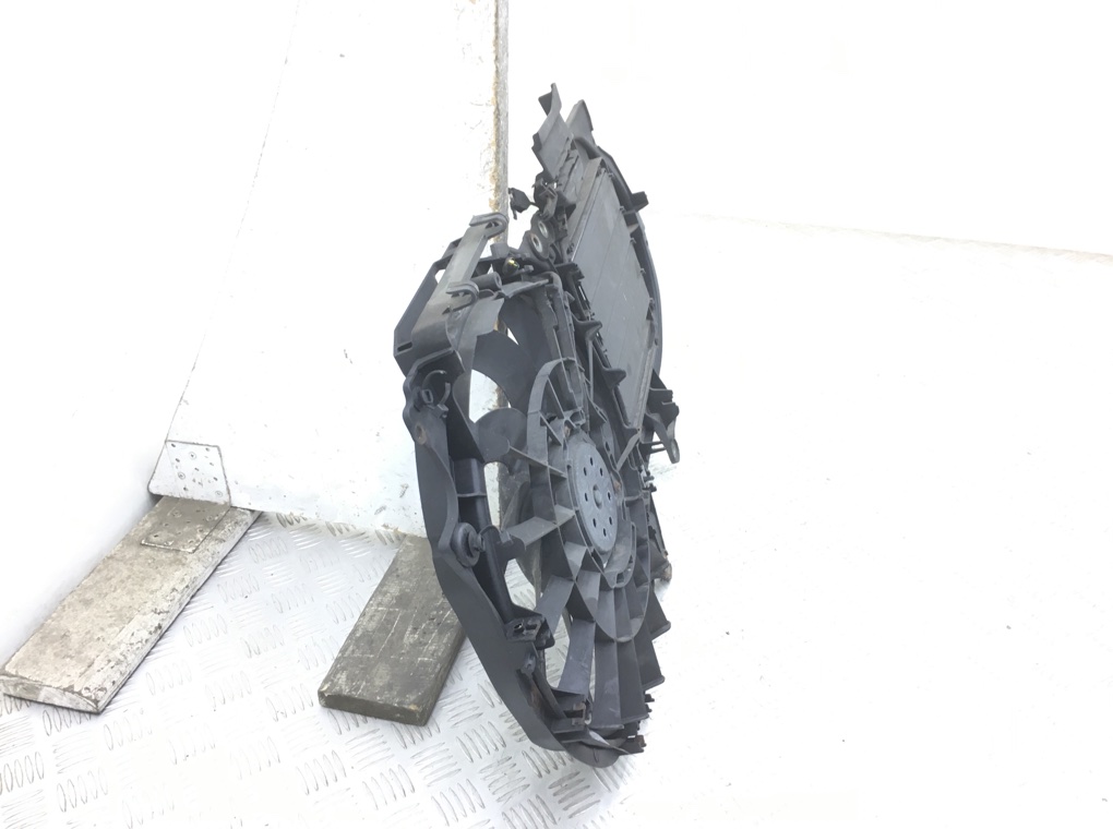 Вентилятор радиатора бу для Audi A4 B7 2.0 TDi,  2007 г.