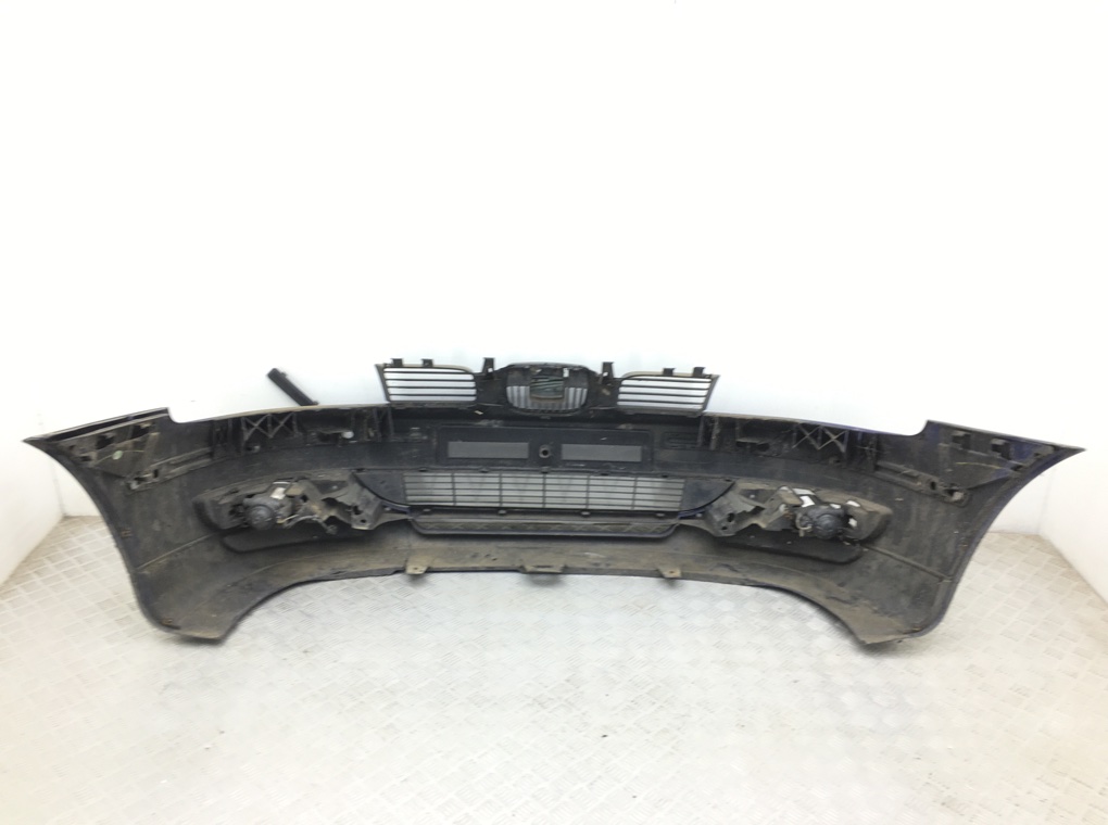 Бампер передний бу для Seat Leon  1.6 i,  2003 г.