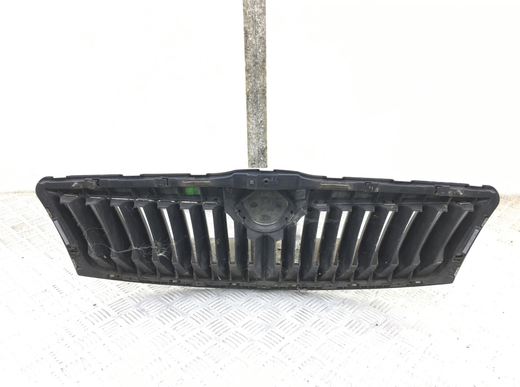 Решетка радиатора бу для Skoda Octavia A5 1.9 TDi,  2010 г.