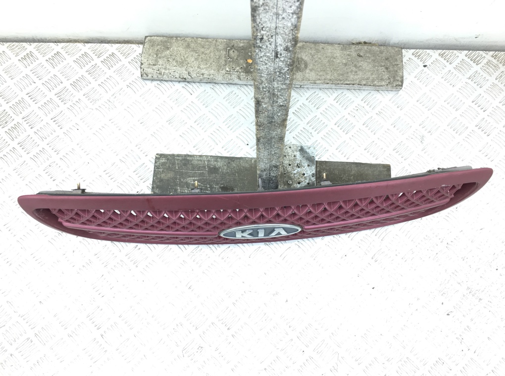 Решетка радиатора бу для Kia Carnival  2.9 CRDi,  2005 г.