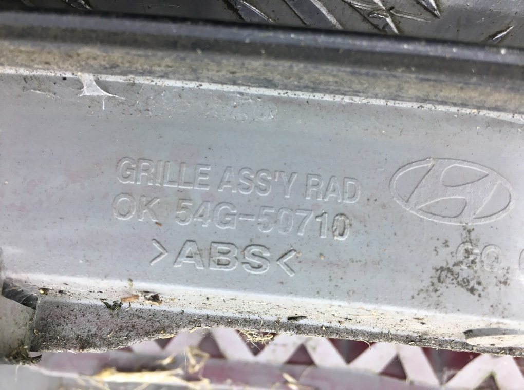 Решетка радиатора бу для Kia Carnival  2.9 CRDi,  2005 г.