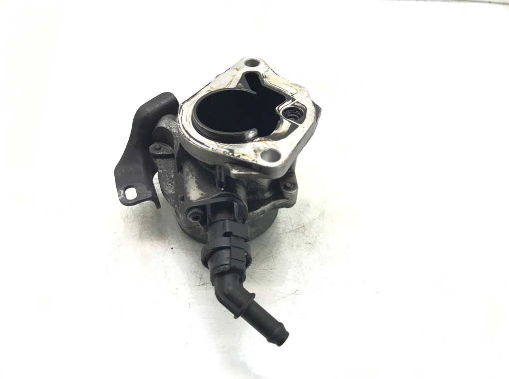 Насос вакуумный бу для Nissan Qashqai  1.5 DCi,  2007 г.