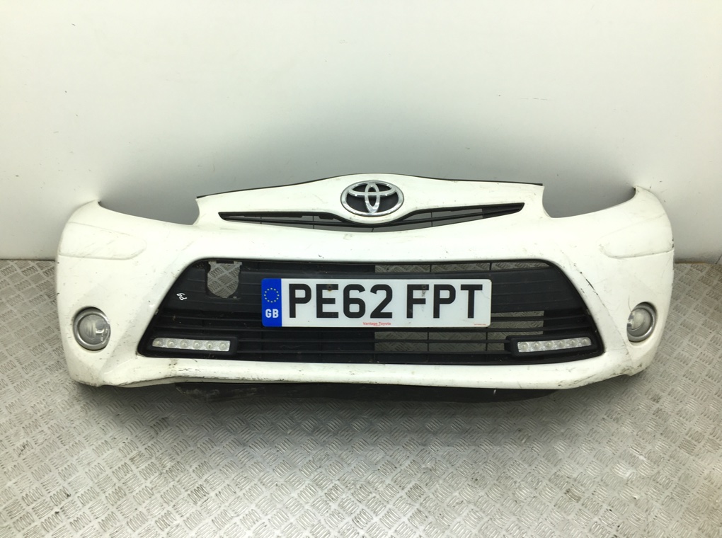 Бампер передний бу для Toyota Aygo 1.0 i, 2012 г.