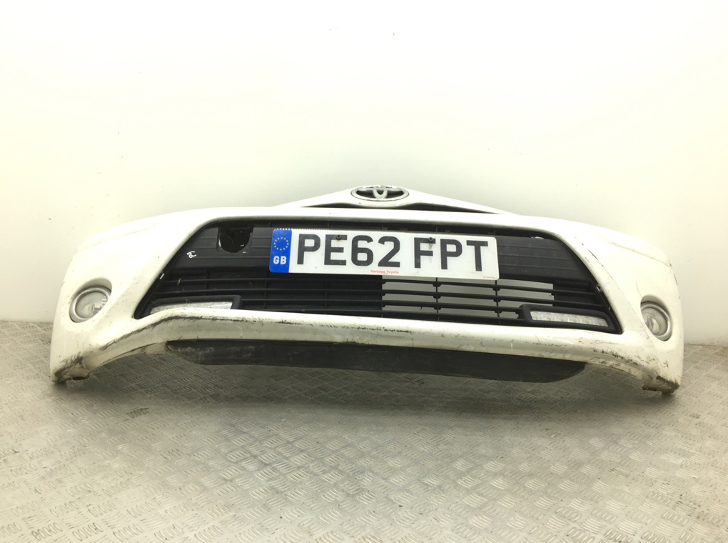 Бампер передний бу для Toyota Aygo  1.0 i,  2012 г.