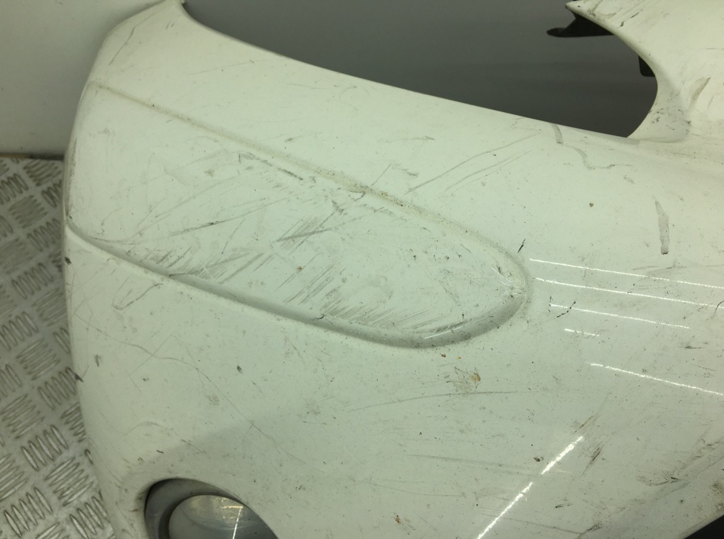 Бампер передний бу для Toyota Aygo  1.0 i,  2012 г.