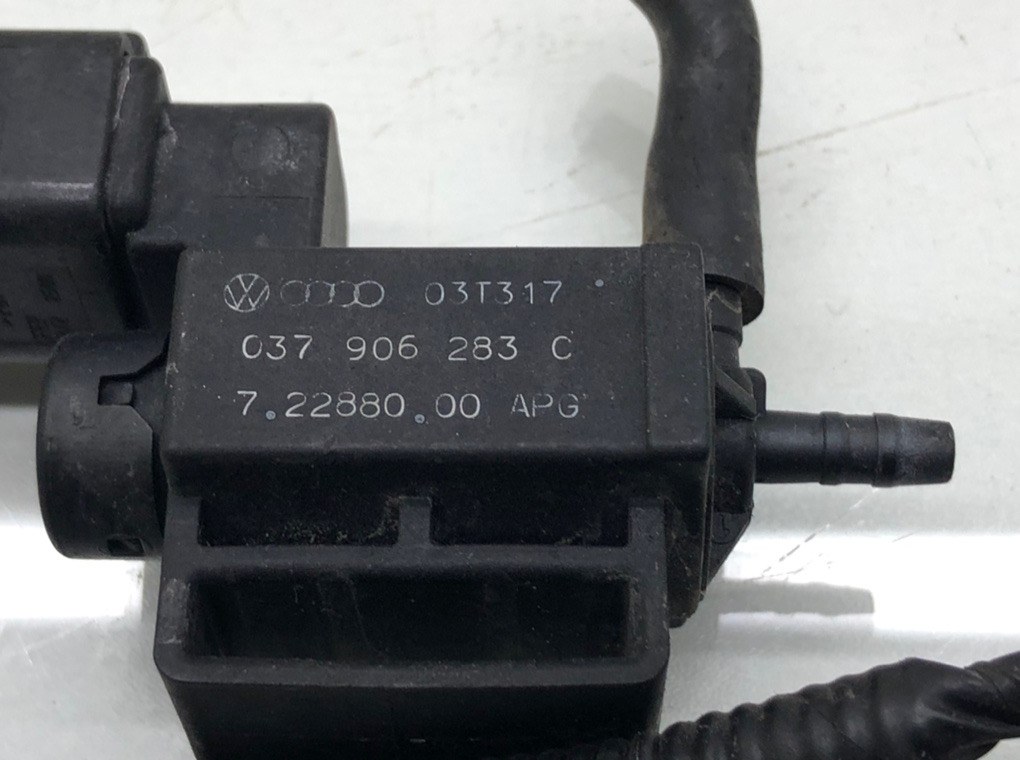 Клапан электромагнитный бу для Volkswagen Golf 5 1.6 FSI,  2004 г.