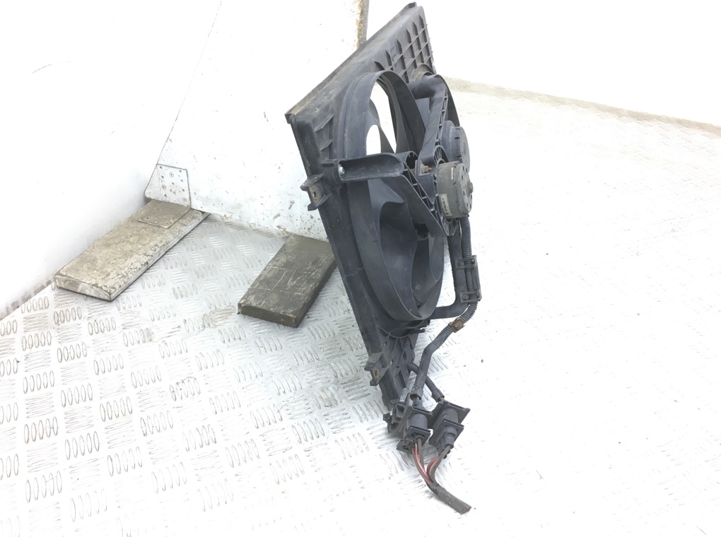 Вентилятор радиатора бу для Volkswagen Golf 4 1.4 i, 2003 г. Вентилятор радиатора бу для Volkswagen Golf 4 1.4 i, 2003 г.