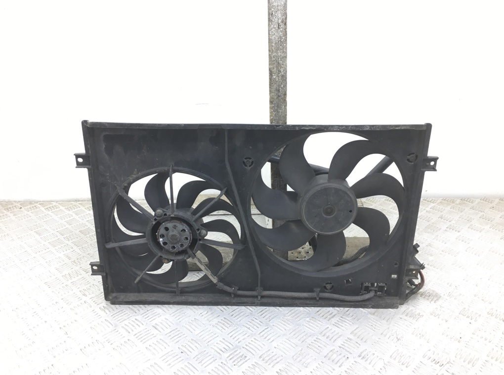 Вентилятор радиатора бу для Volkswagen Golf 4 1.4 i, 2003 г. Вентилятор радиатора бу для Volkswagen Golf 4 1.4 i, 2003 г.