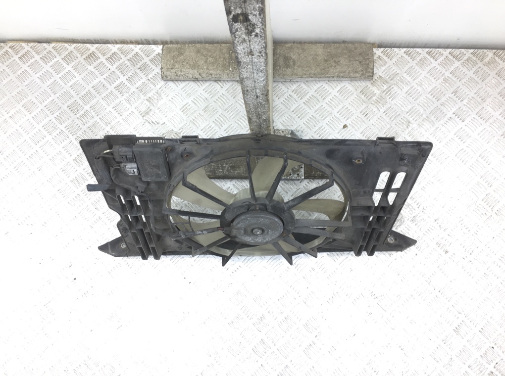 Вентилятор радиатора бу для Toyota Auris 1 1.6 i, 2007 г. Вентилятор радиатора бу для Toyota Auris 1 1.6 i, 2007 г.