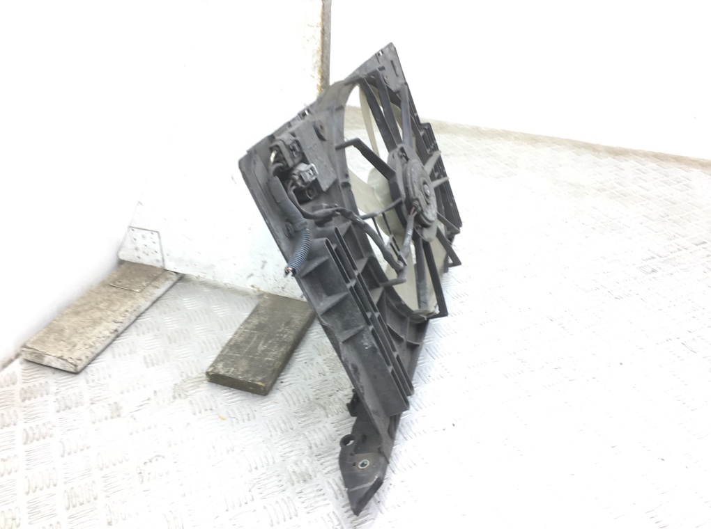 Вентилятор радиатора бу для Toyota Auris 1 1.6 i, 2007 г. Вентилятор радиатора бу для Toyota Auris 1 1.6 i, 2007 г.