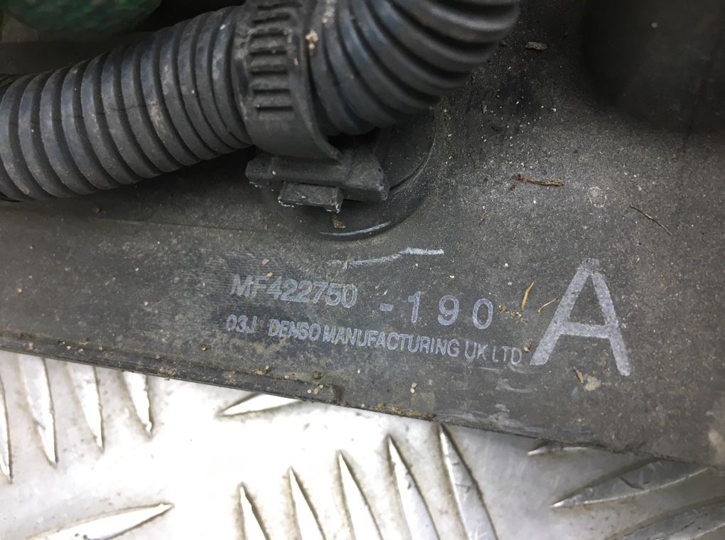 Вентилятор радиатора бу для Toyota Auris 1 1.6 i, 2007 г. Вентилятор радиатора бу для Toyota Auris 1 1.6 i, 2007 г.