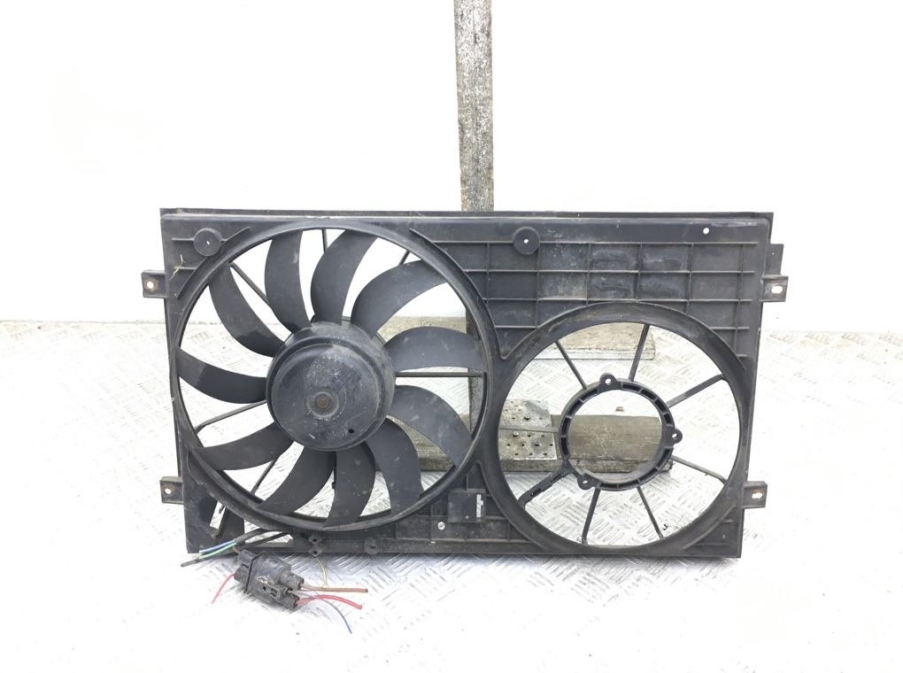 Вентилятор радиатора бу для Volkswagen Golf 5 1.9 TDi, 2005 г.