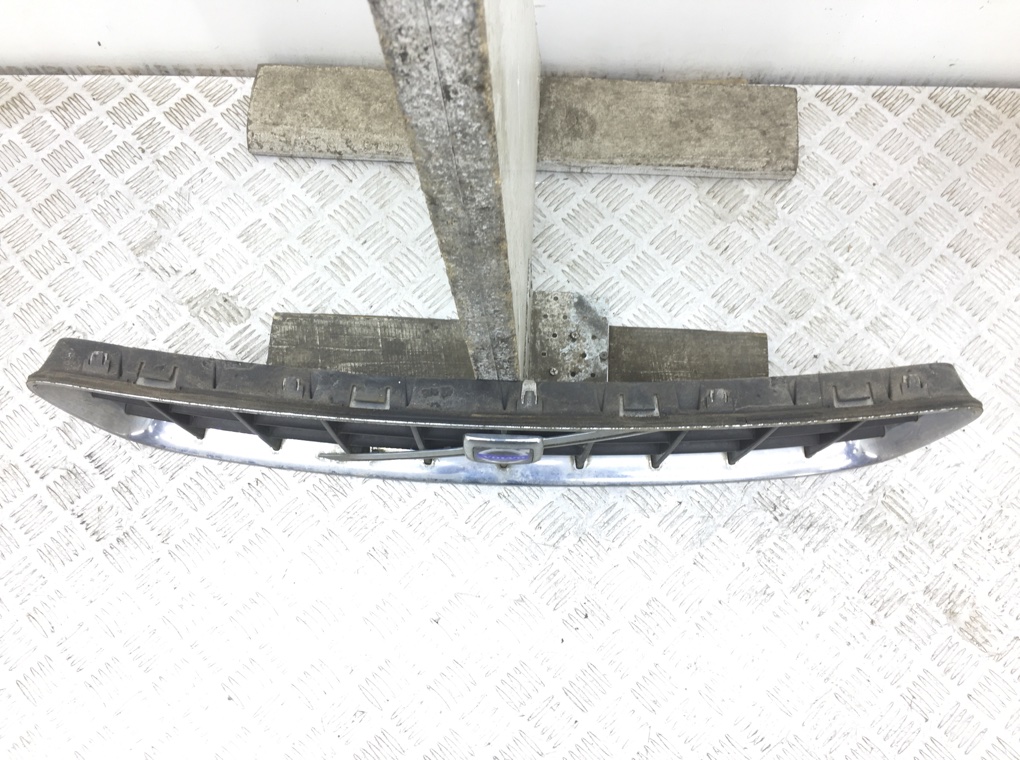 Решетка радиатора бу для Volvo XC90 2.4 D5, 2004 г. Решетка радиатора бу для Volvo XC90 2.4 D5, 2004 г.