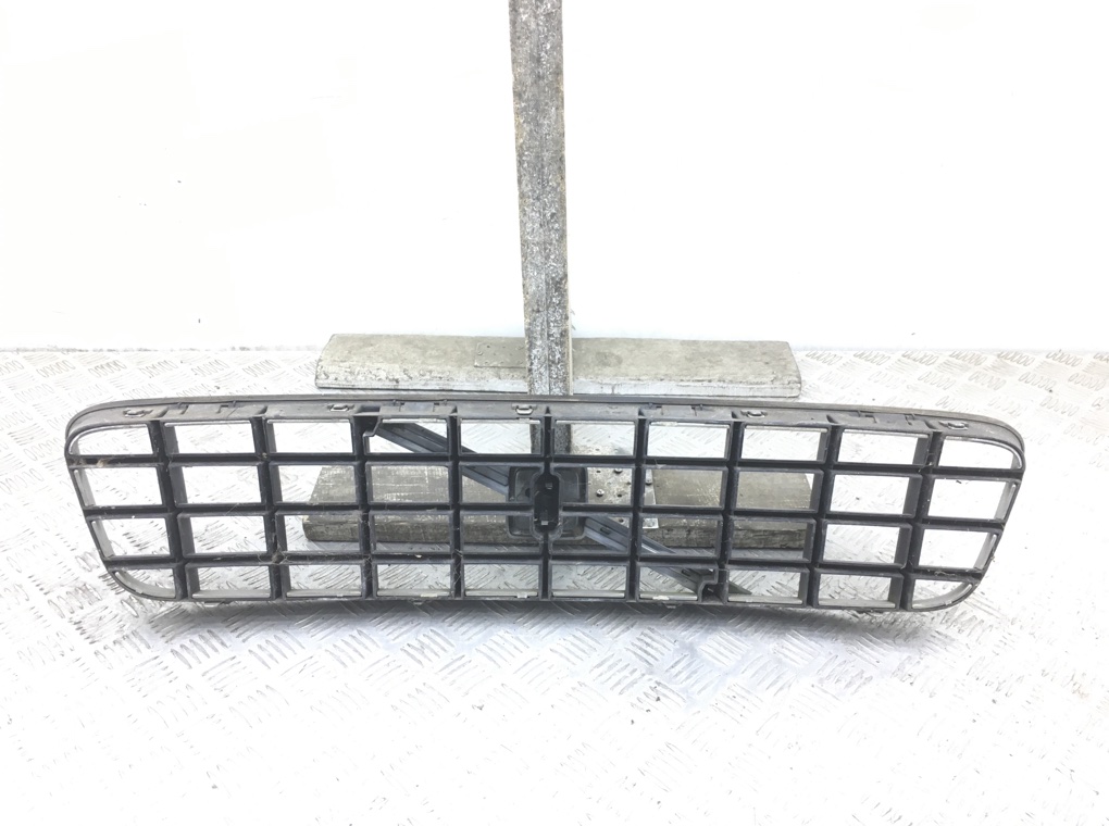 Решетка радиатора бу для Volvo XC90 2.4 D5, 2004 г. Решетка радиатора бу для Volvo XC90 2.4 D5, 2004 г.