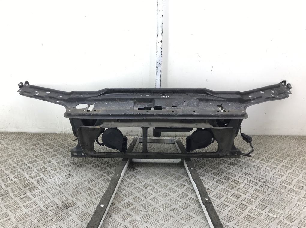 Планка под капот бу для Volvo V70 2.4 i, 2003 г.