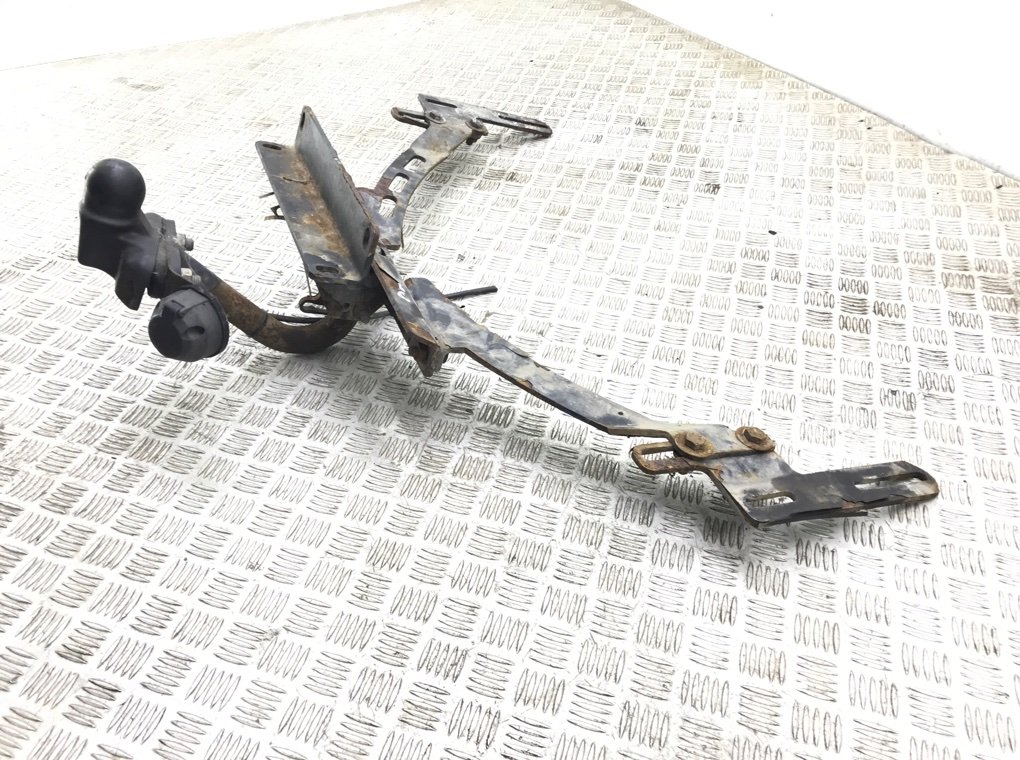 Прицепное устройство (фаркоп) бу для Volvo S40 2.0 TD, 2005 г. Прицепное устройство (фаркоп) бу для Volvo S40 2.0 TD, 2005 г.