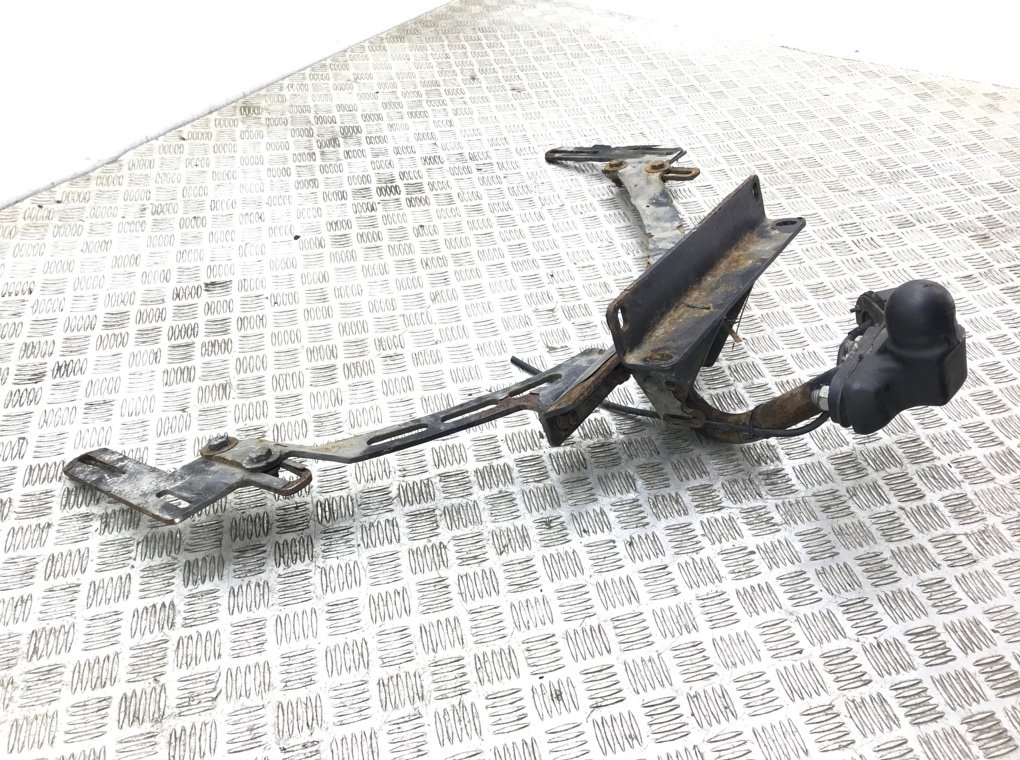 Прицепное устройство (фаркоп) бу для Volvo S40 2.0 TD, 2005 г. Прицепное устройство (фаркоп) бу для Volvo S40 2.0 TD, 2005 г.