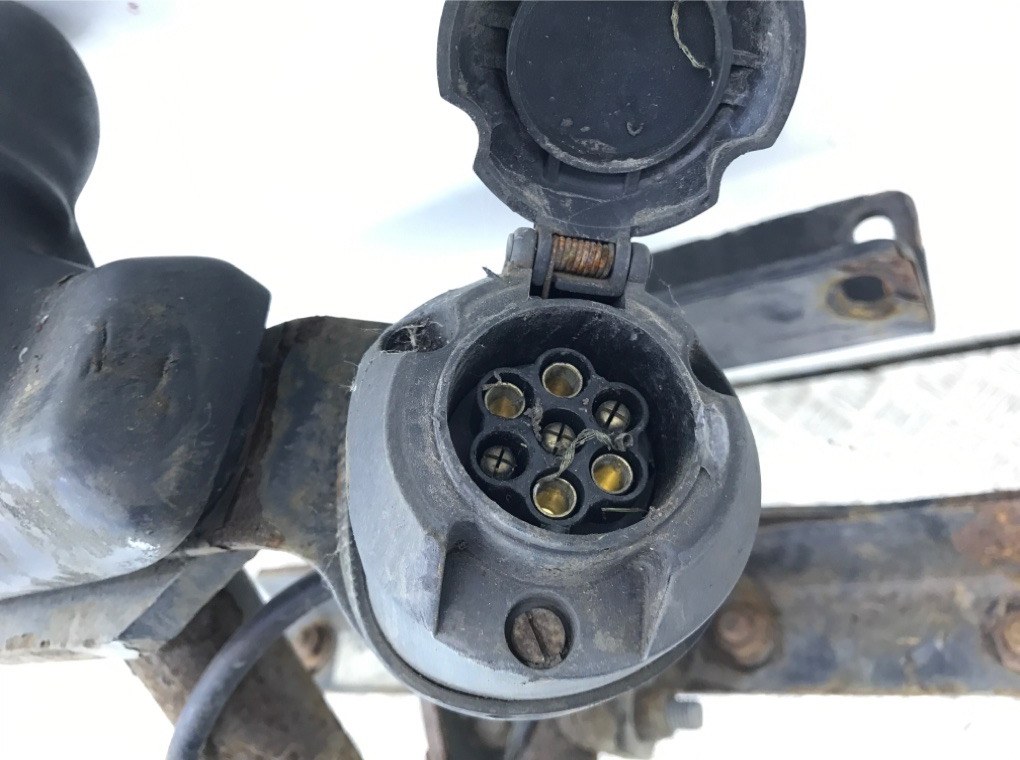 Прицепное устройство (фаркоп) бу для Volvo S40 2.0 TD, 2005 г. Прицепное устройство (фаркоп) бу для Volvo S40 2.0 TD, 2005 г.