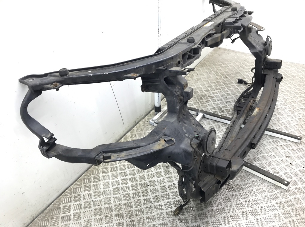 Панель передняя (телевизор) бу для Hyundai Santa Fe  2.2 CRDi,  2008 г.