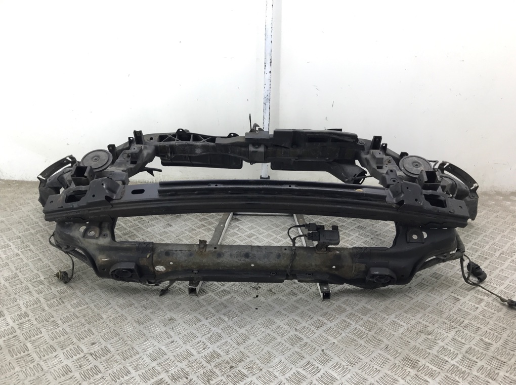Панель передняя (телевизор) бу для Hyundai Santa Fe  2.2 CRDi,  2008 г.