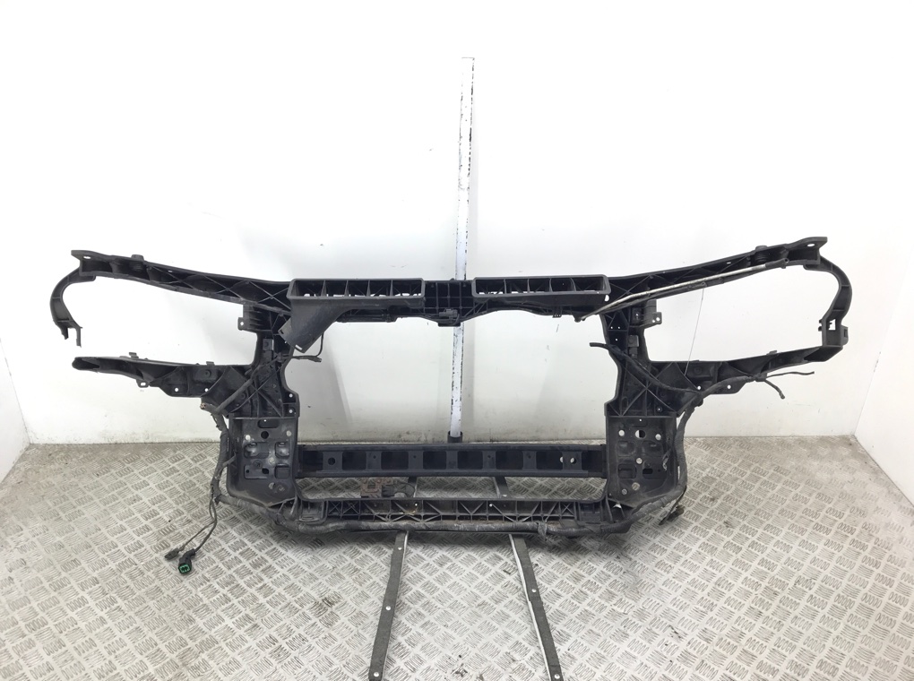 Панель передняя (телевизор) бу для Hyundai Santa Fe  2.2 CRDi,  2008 г.
