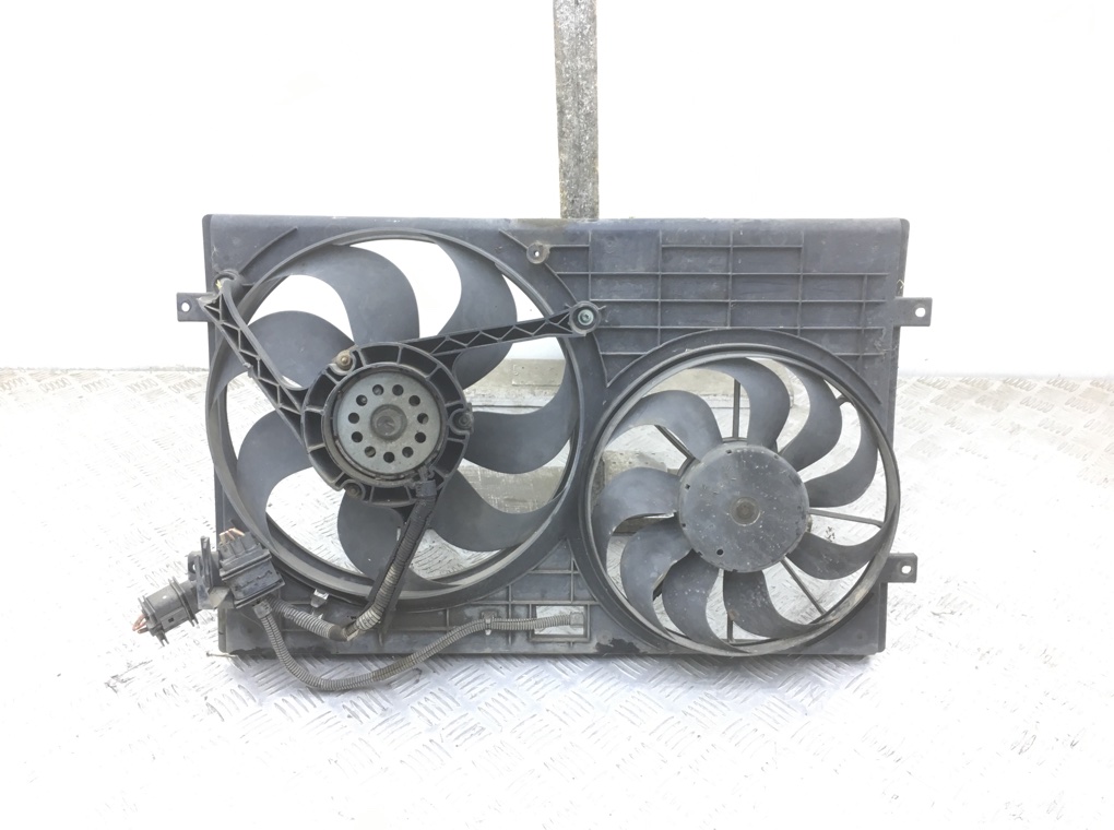 Вентилятор радиатора бу для Volkswagen Polo 4 1.4 i, 2002 г.