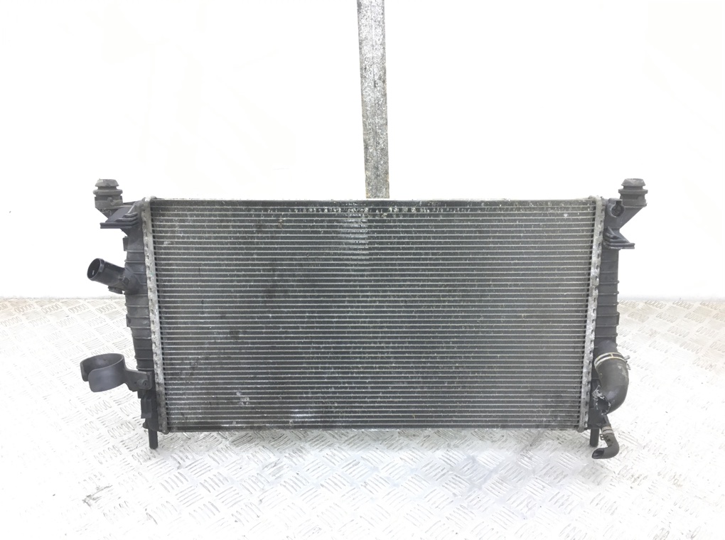 Радиатор (основной) бу для Volvo C30 2.0 i, 2010 г.