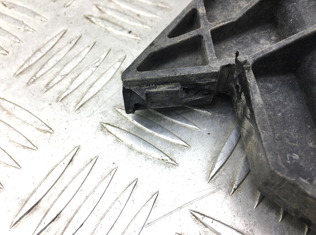 Вентилятор радиатора бу для Mazda 3  BL 1.6 TD,  2009 г.